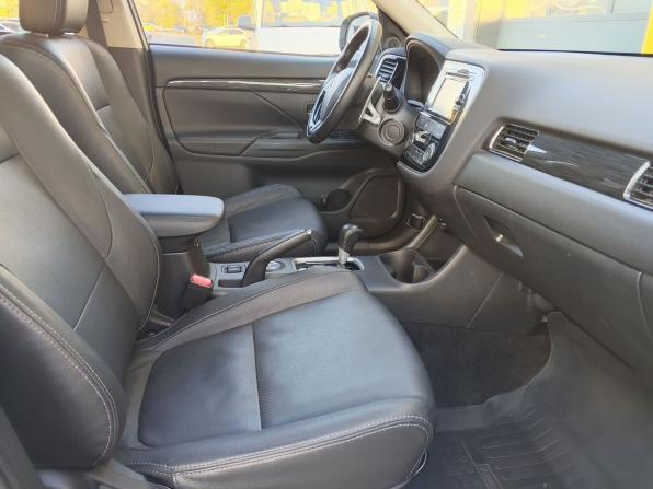 Mitsubishi Outlander III Рестайлинг 2 с пробегом 2015 года, цена 1 843 000 рублей, 130341 км, внедорожник, Автокод Объявления