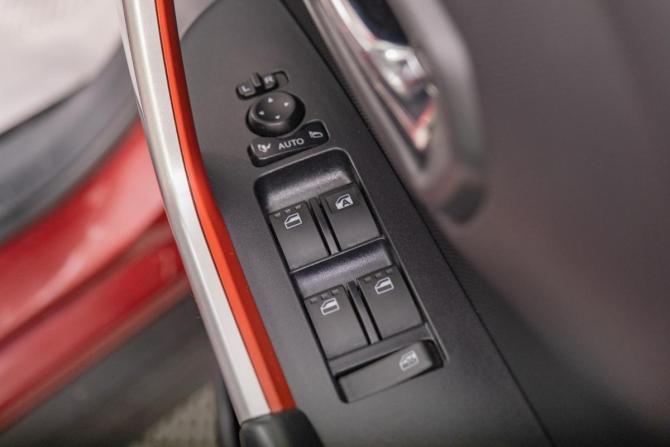 Toyota Raize I с пробегом 2019 года, цена 1 839 000 рублей, 45300 км, внедорожник, Автокод Объявления