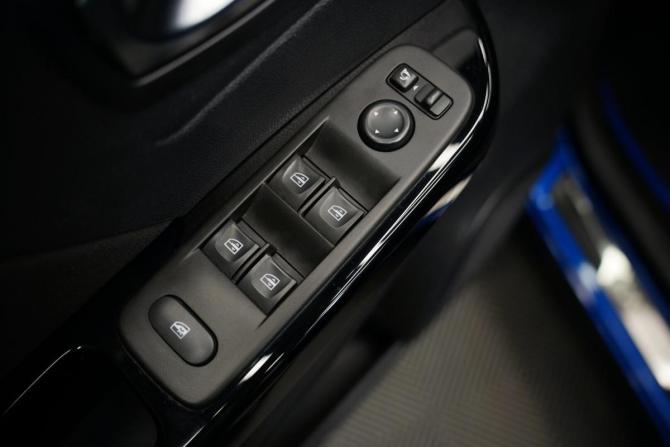 Renault Kaptur I Рестайлинг с пробегом 2022 года, цена 1 833 000 рублей, 61000 км, внедорожник, Автокод Объявления