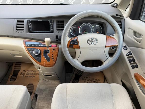 Toyota ISis I Рестайлинг с пробегом 2010 года, цена 1 050 000 рублей, 121300 км, минивэн, Автокод Объявления