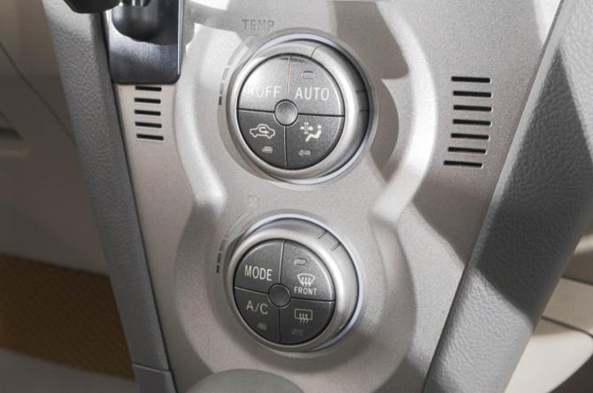 Toyota Belta I с пробегом 2011 года, цена 1 059 000 рублей, 73000 км, седан, Автокод Объявления