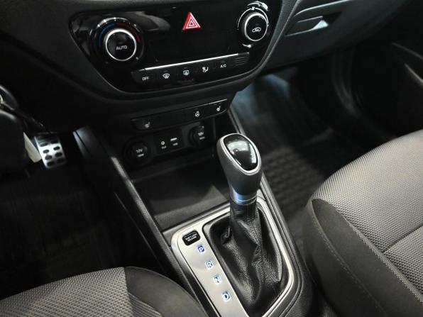 Hyundai Solaris II с пробегом 2019 года, цена 1 660 000 рублей, 63815 км, седан, Автокод Объявления