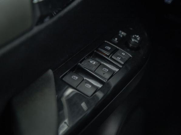 Toyota Hilux VIII с пробегом 2015 года, цена 1 985 000 рублей, 294056 км, offers.body_type.unknown, Автокод Объявления