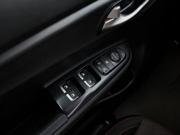 Kia Rio IV Рестайлинг с пробегом 2021 года, цена 1 400 000 рублей, 129502 км, седан, Автокод Объявления