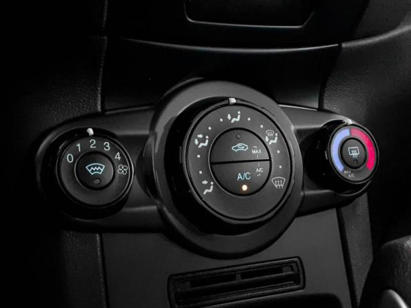 Ford Fiesta Mk6 Рестайлинг с пробегом 2018 года, цена 840 000 рублей, 151048 км, хэтчбек, Автокод Объявления