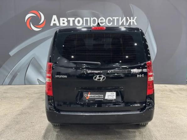 Hyundai H-1 II Рестайлинг 2 с пробегом 2019 года, цена 2 620 000 рублей, 223000 км, минивэн, Автокод Объявления