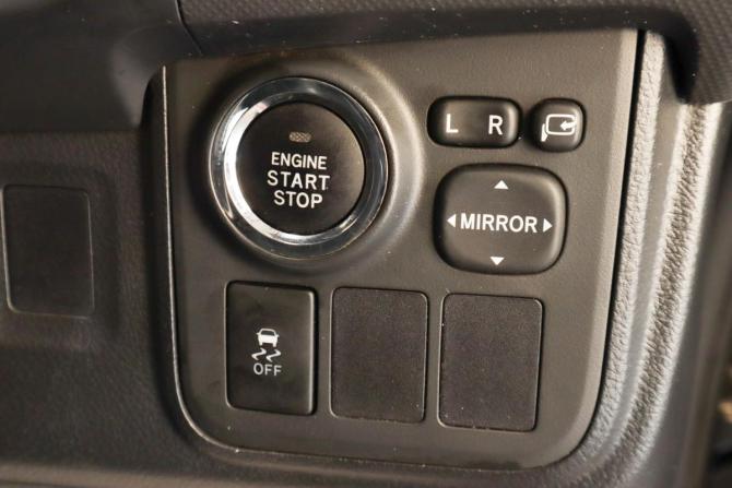 Toyota Wish II Рестайлинг с пробегом 2014 года, цена 1 779 000 рублей, 128575 км, минивэн, Автокод Объявления