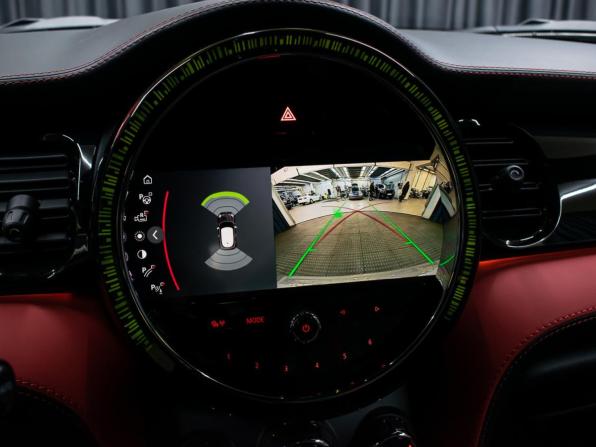 Mini Hatch III (F55/F56) Рестайлинг 2 с пробегом 2021 года, цена 4 149 000 рублей, 5607 км, хэтчбек, Автокод Объявления