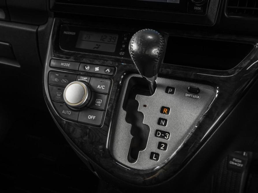 Toyota Wish I Тюмень  - изображение 15