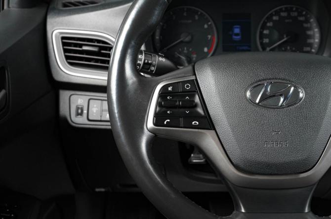 Hyundai Solaris II с пробегом 2017 года, цена 1 299 000 рублей, 116985 км, седан, Автокод Объявления