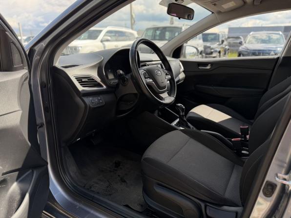 Hyundai Solaris II с пробегом 2018 года, цена 975 000 рублей, 250000 км, седан, Автокод Объявления