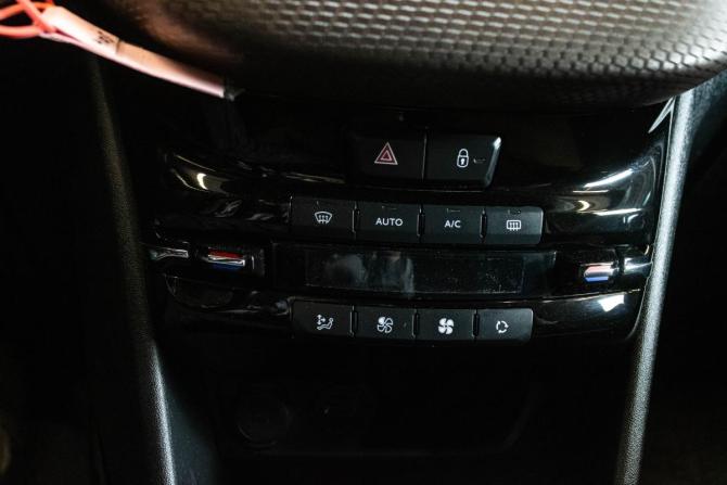 Peugeot 2008 I с пробегом 2014 года, цена 900 000 рублей, 87314 км, внедорожник, Автокод Объявления