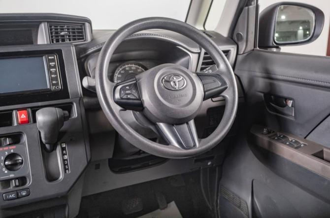 Toyota Roomy I Рестайлинг с пробегом 2021 года, цена 1 259 000 рублей, 31100 км, микровэн, Автокод Объявления