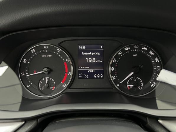 Skoda Octavia IV (A8) с пробегом 2021 года, цена 2 430 000 рублей, 82500 км, лифтбек, Автокод Объявления
