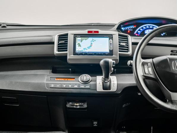 Honda Freed I Рестайлинг с пробегом 2014 года, цена 1 275 000 рублей, 128745 км, компактвэн, Автокод Объявления