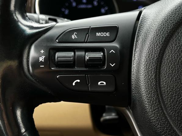 Kia Carnival III с пробегом 2018 года, цена 2 329 500 рублей, 151161 км, минивэн, Автокод Объявления