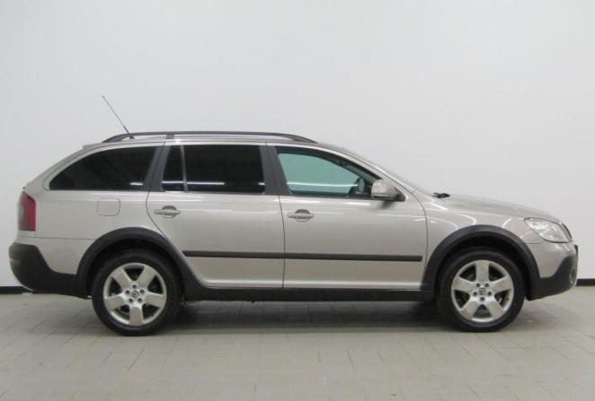 Skoda Octavia II (A5) Рестайлинг с пробегом 2010 года, цена 889 000 рублей, 220274 км, универсал, Автокод Объявления