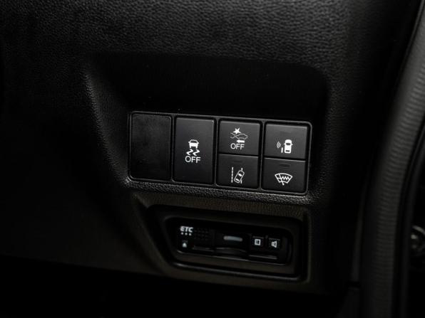 Honda Stepwgn V Рестайлинг с пробегом 2018 года, цена 2 200 000 рублей, 103200 км, минивэн, Автокод Объявления