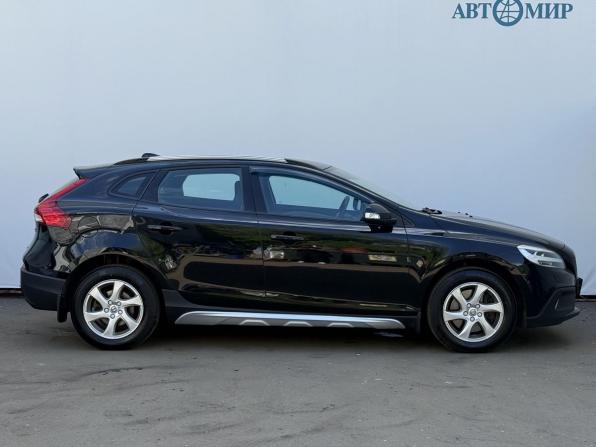 Volvo V40 Cross Country I Рестайлинг с пробегом 2018 года, цена 1 850 000 рублей, 106997 км, хэтчбек, Автокод Объявления
