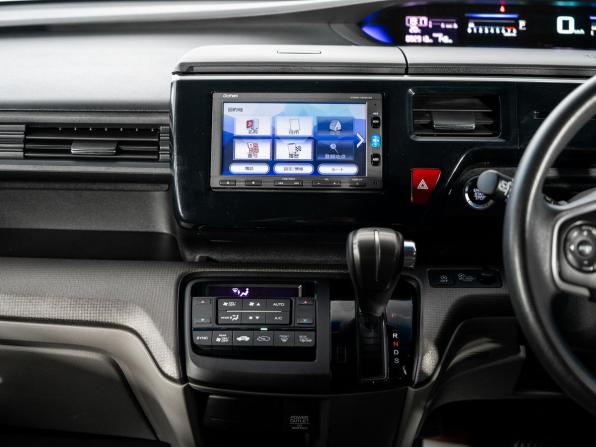 Honda Stepwgn V с пробегом 2016 года, цена 1 700 000 рублей, 92913 км, минивэн, Автокод Объявления