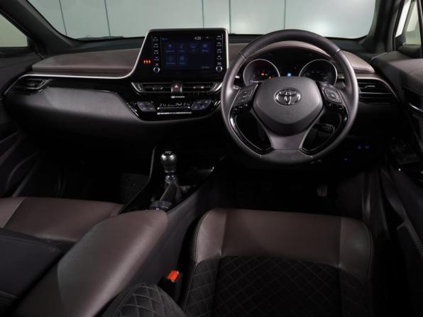 Toyota C-HR I Рестайлинг с пробегом 2021 года, цена 2 389 000 рублей, 24933 км, внедорожник, Автокод Объявления