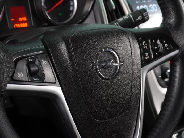 Opel Astra J с пробегом 2010 года, цена 669 000 рублей, 175388 км, хэтчбек, Автокод Объявления