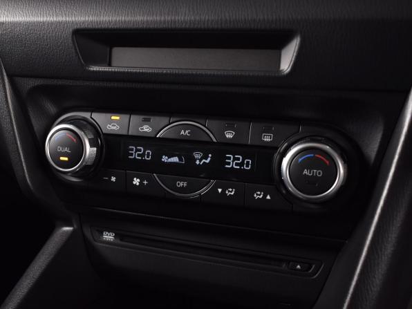 Mazda Axela III Рестайлинг с пробегом 2017 года, цена 1 399 995 рублей, 93212 км, хэтчбек, Автокод Объявления