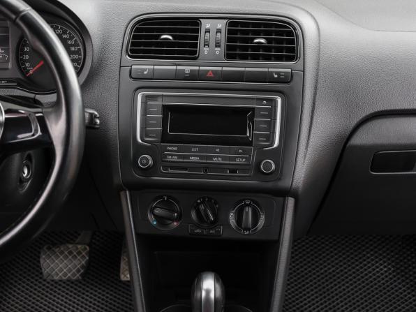 Volkswagen Polo V Рестайлинг с пробегом 2016 года, цена 898 000 рублей, 170917 км, седан, Автокод Объявления