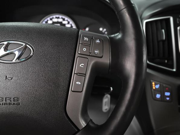 Hyundai H-1 II Рестайлинг 2 с пробегом 2018 года, цена 2 920 000 рублей, 116631 км, минивэн, Автокод Объявления