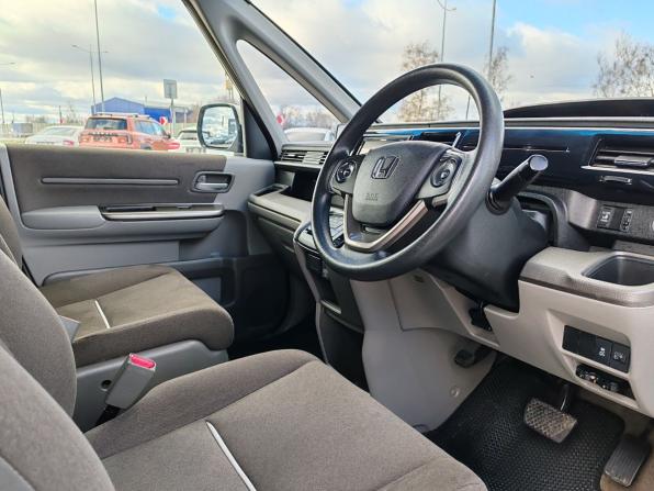 Honda Stepwgn V с пробегом 2015 года, цена 1 659 000 рублей, 136010 км, минивэн, Автокод Объявления