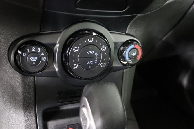 Ford Fiesta Mk6 Рестайлинг с пробегом 2016 года, цена 969 990 рублей, 76912 км, хэтчбек, Автокод Объявления