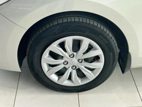 Hyundai Solaris II с пробегом 2018 года, цена 1 295 000 рублей, 80432 км, седан, Автокод Объявления