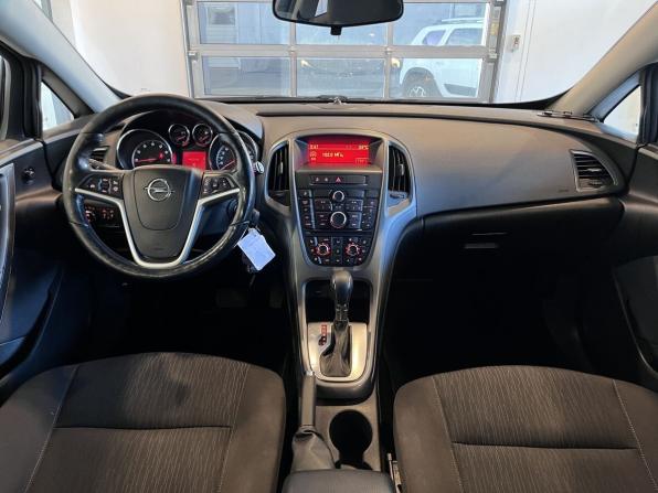 Opel Astra J Рестайлинг с пробегом 2013 года, цена 635 000 рублей, 217706 км, хэтчбек, Автокод Объявления