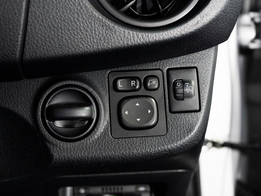 Toyota Vitz III (XP130) Рестайлинг 2 Иркутск  - изображение 17