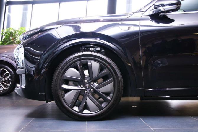 Новый Li Auto (Lixiang) L9 I Рестайлинг 2025 года, цена 11 990 000 рублей, внедорожник, Автокод Объявления