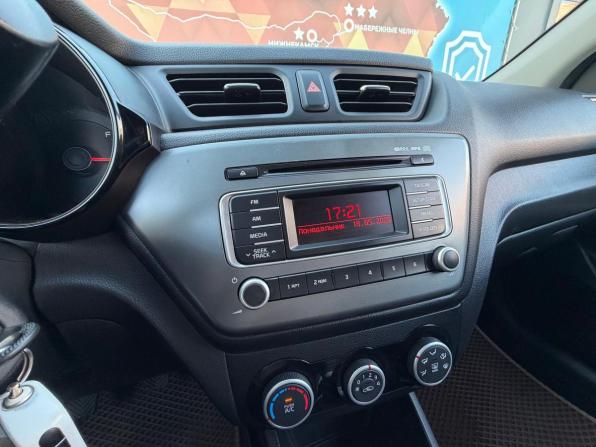 Kia Rio III Рестайлинг с пробегом 2015 года, цена 890 000 рублей, 168758 км, седан, Автокод Объявления