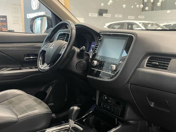Mitsubishi Outlander III Рестайлинг 3 с пробегом 2021 года, цена 2 260 000 рублей, 120000 км, внедорожник, Автокод Объявления