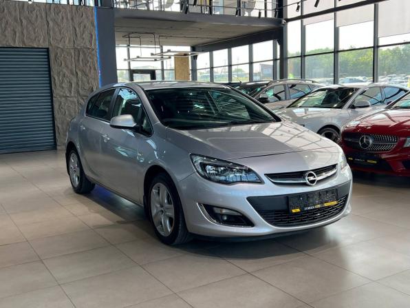 Opel Astra J Рестайлинг с пробегом 2012 года, цена 1 120 000 рублей, 103434 км, хэтчбек, Автокод Объявления
