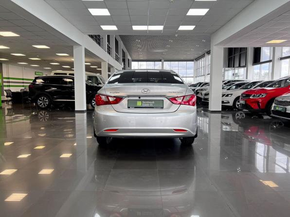 Hyundai Sonata VI (YF) с пробегом 2011 года, цена 945 000 рублей, 267025 км, седан, Автокод Объявления
