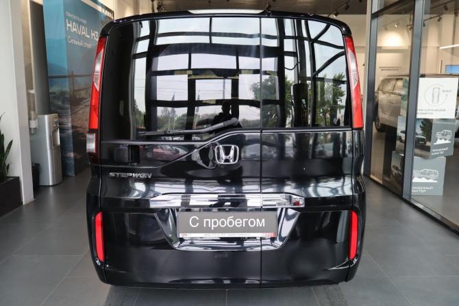 Honda Stepwgn V с пробегом 2017 года, цена 1 269 000 рублей, 235000 км, минивэн, Автокод Объявления