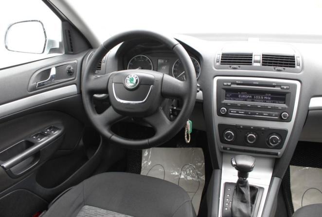Skoda Octavia II (A5) Рестайлинг с пробегом 2013 года, цена 1 000 000 рублей, 266336 км, лифтбек, Автокод Объявления