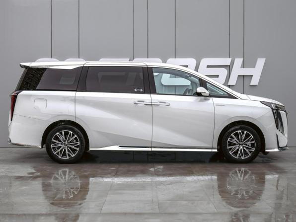 GAC M8 с пробегом 2024 года, цена 4 690 000 рублей, 891 км, минивэн, Автокод Объявления