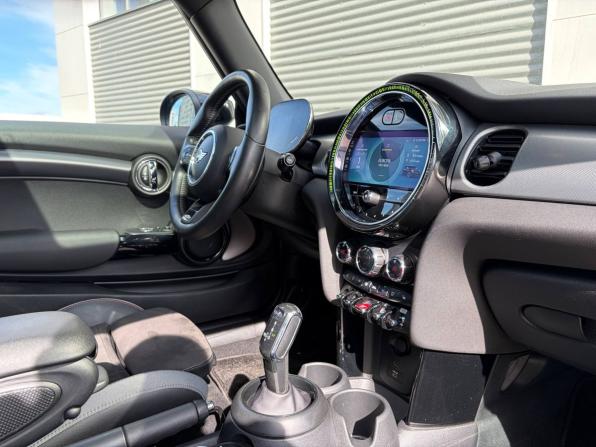Mini Hatch III (F55/F56) Рестайлинг 2 с пробегом 2021 года, цена 3 455 000 рублей, 77650 км, хэтчбек, Автокод Объявления