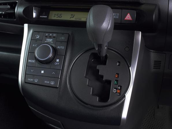 Toyota Wish II Рестайлинг с пробегом 2015 года, цена 1 499 999 рублей, 123873 км, минивэн, Автокод Объявления