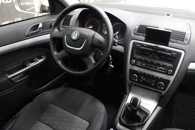 Skoda Octavia II (A5) Рестайлинг с пробегом 2012 года, цена 698 000 рублей, 189331 км, лифтбек, Автокод Объявления