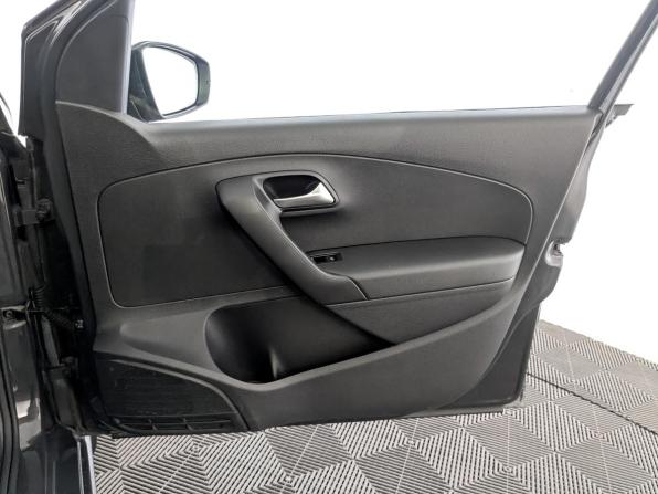 Volkswagen Polo V Рестайлинг с пробегом 2018 года, цена 1 200 000 рублей, 115012 км, седан, Автокод Объявления