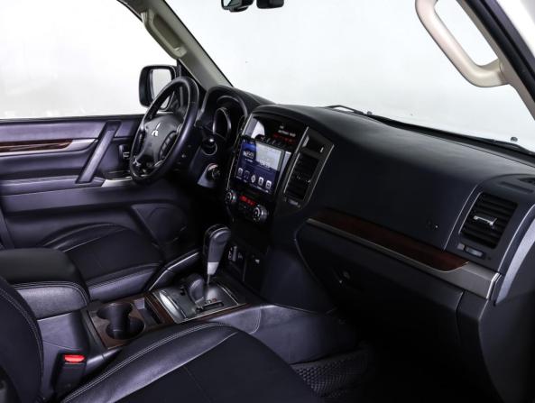 Mitsubishi Pajero IV Рестайлинг 2 с пробегом 2021 года, цена 3 534 000 рублей, 59947 км, внедорожник, Автокод Объявления