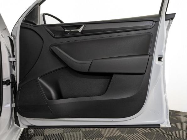 Skoda Rapid II с пробегом 2021 года, цена 1 360 000 рублей, 118485 км, лифтбек, Автокод Объявления
