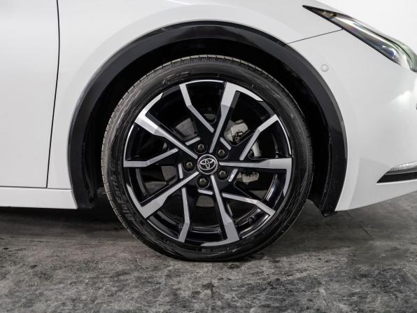 Toyota Prius V (XW60) с пробегом 2023 года, цена 4 360 000 рублей, 13255 км, лифтбек, Автокод Объявления