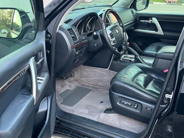 Toyota Land Cruiser 200 Series Рестайлинг 1 с пробегом 2012 года, цена 3 200 000 рублей, 337805 км, внедорожник, Автокод Объявления